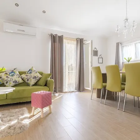 Libero Lägenhet Podstrana